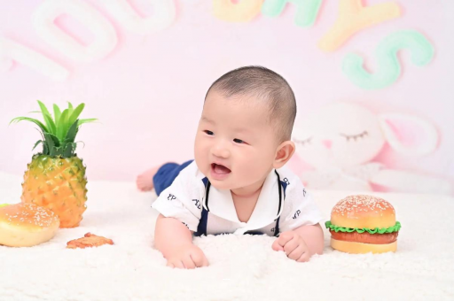 东明怀孕多久开始胸胀